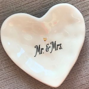 MOVING SALE 🏠 Mr. and Mrs. Ring Dish